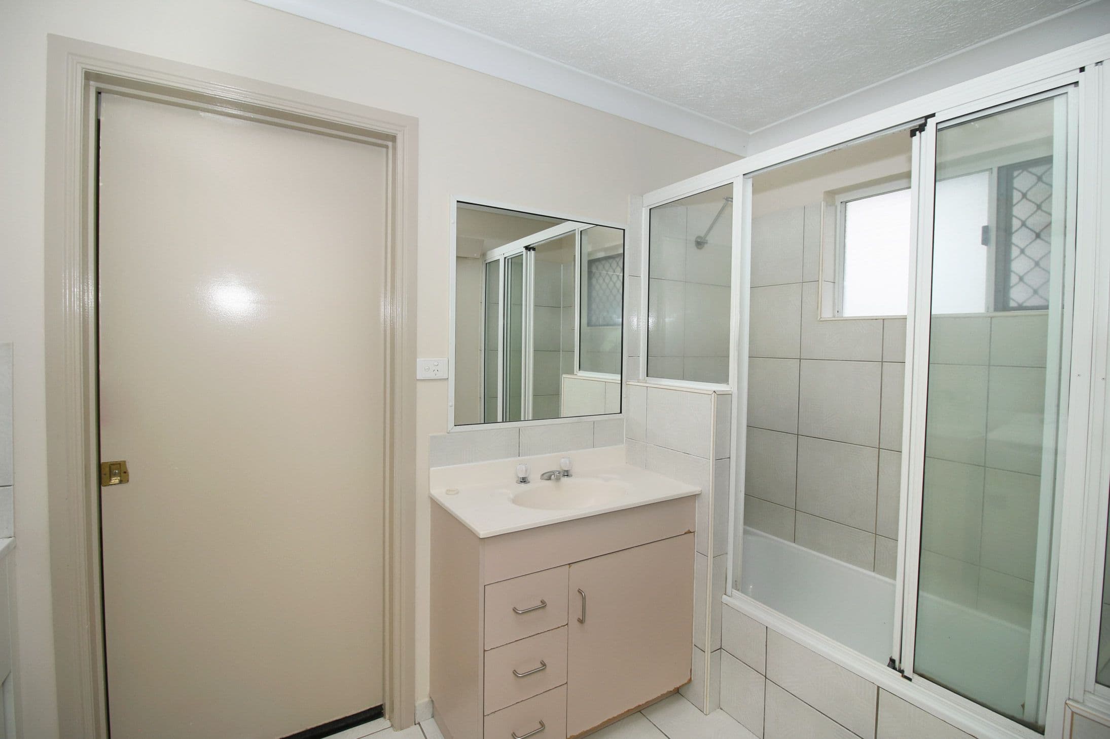 34 Cheyne Street, Pimlico QLD 4812, Pimlico - Thumbnail 5