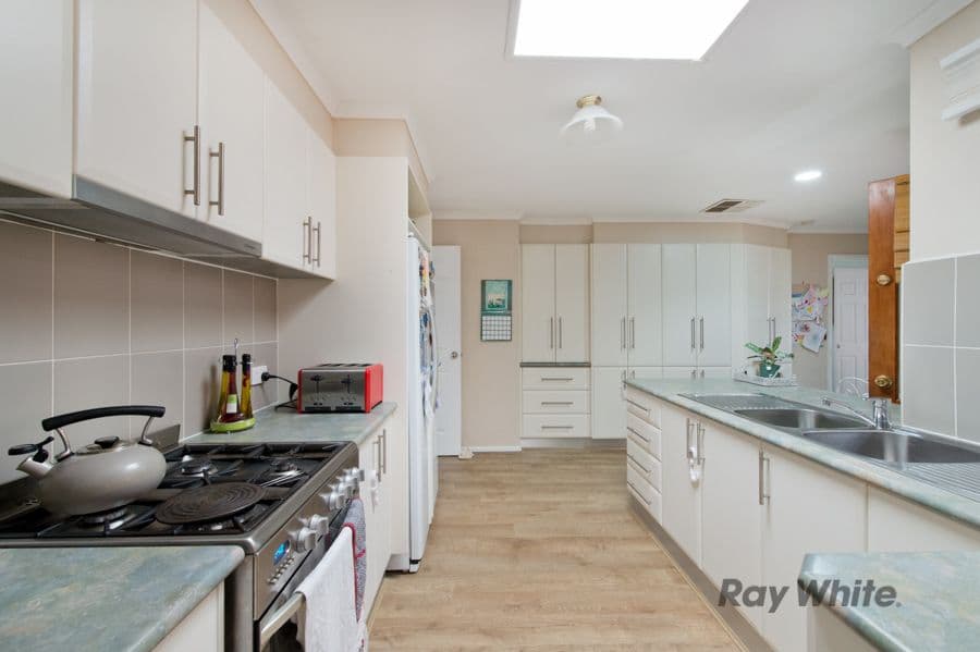 40 Mitchell Road, Melton South VIC 3338, Melton South - Thumbnail 3