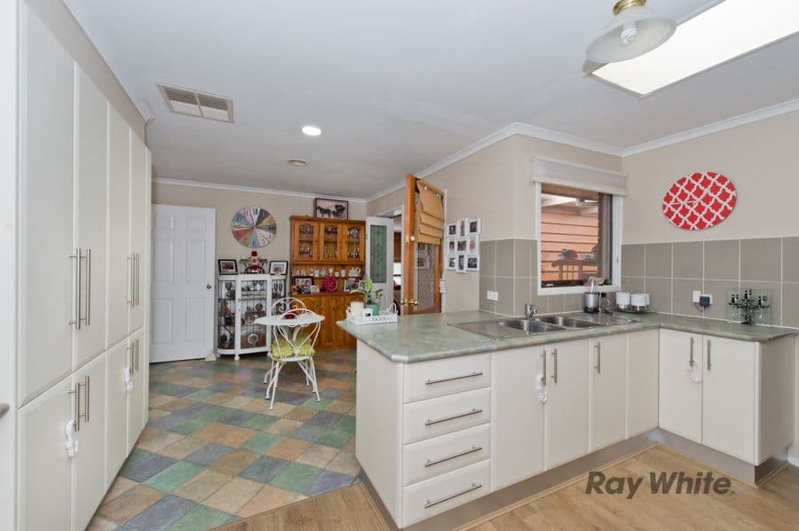 40 Mitchell Road, Melton South VIC 3338, Melton South - Thumbnail 4