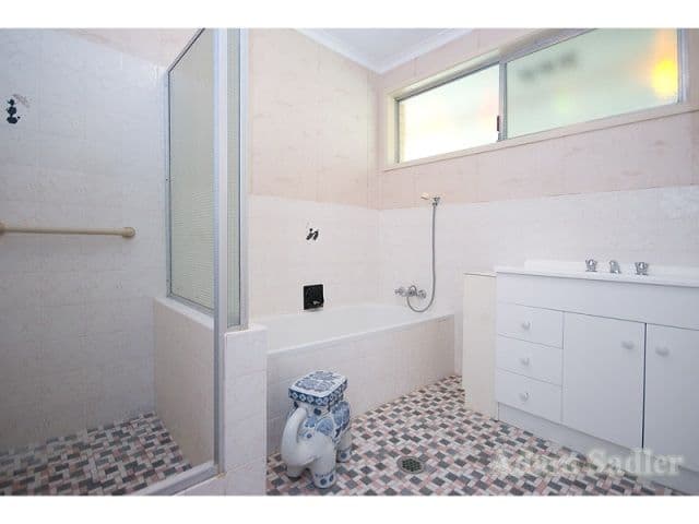 4 Summerland Key, BROADBEACH WATERS QLD 4218, Broadbeach Waters - Thumbnail 8