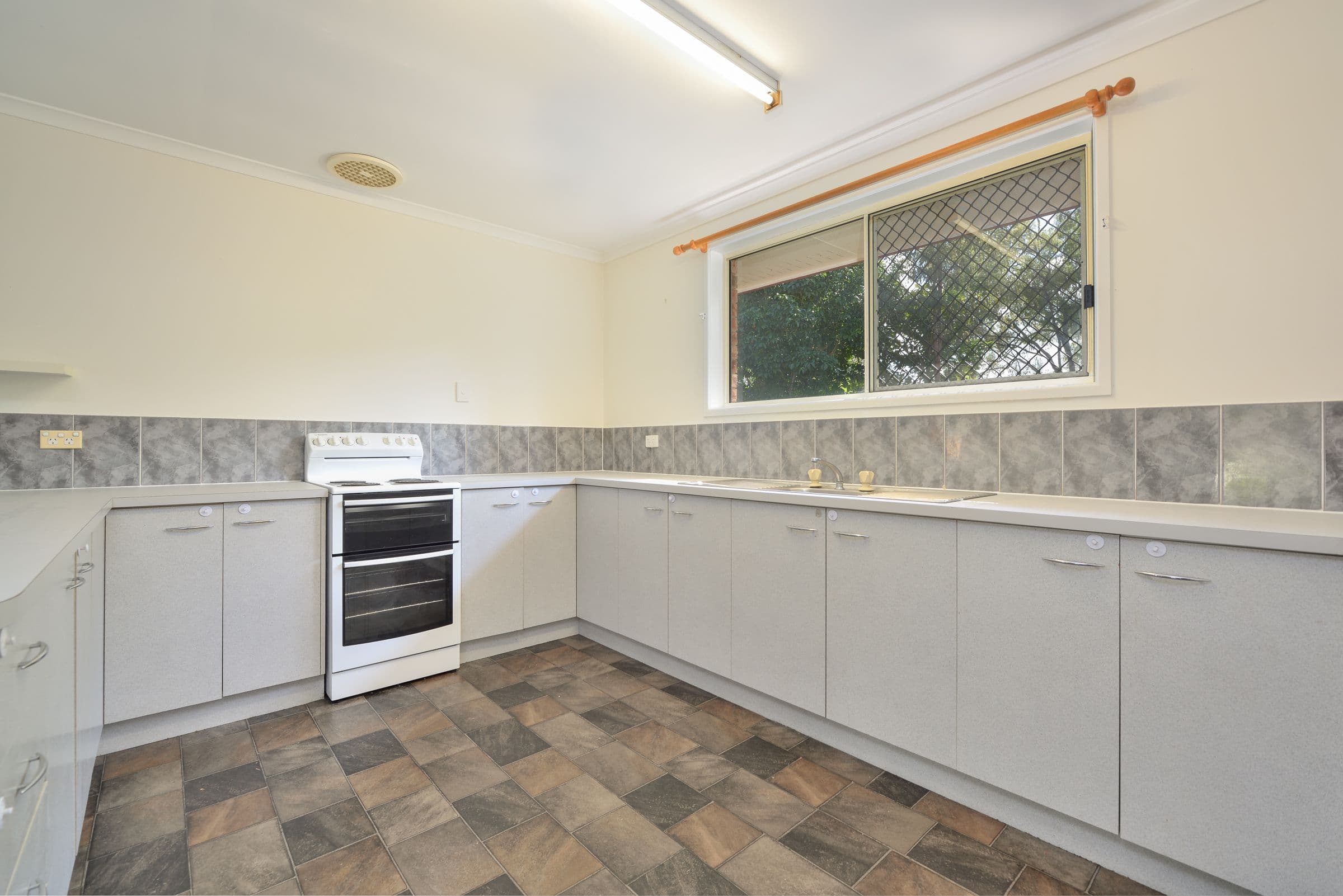 8 Carinya Drive, Clinton QLD 4680, Clinton - Thumbnail 3