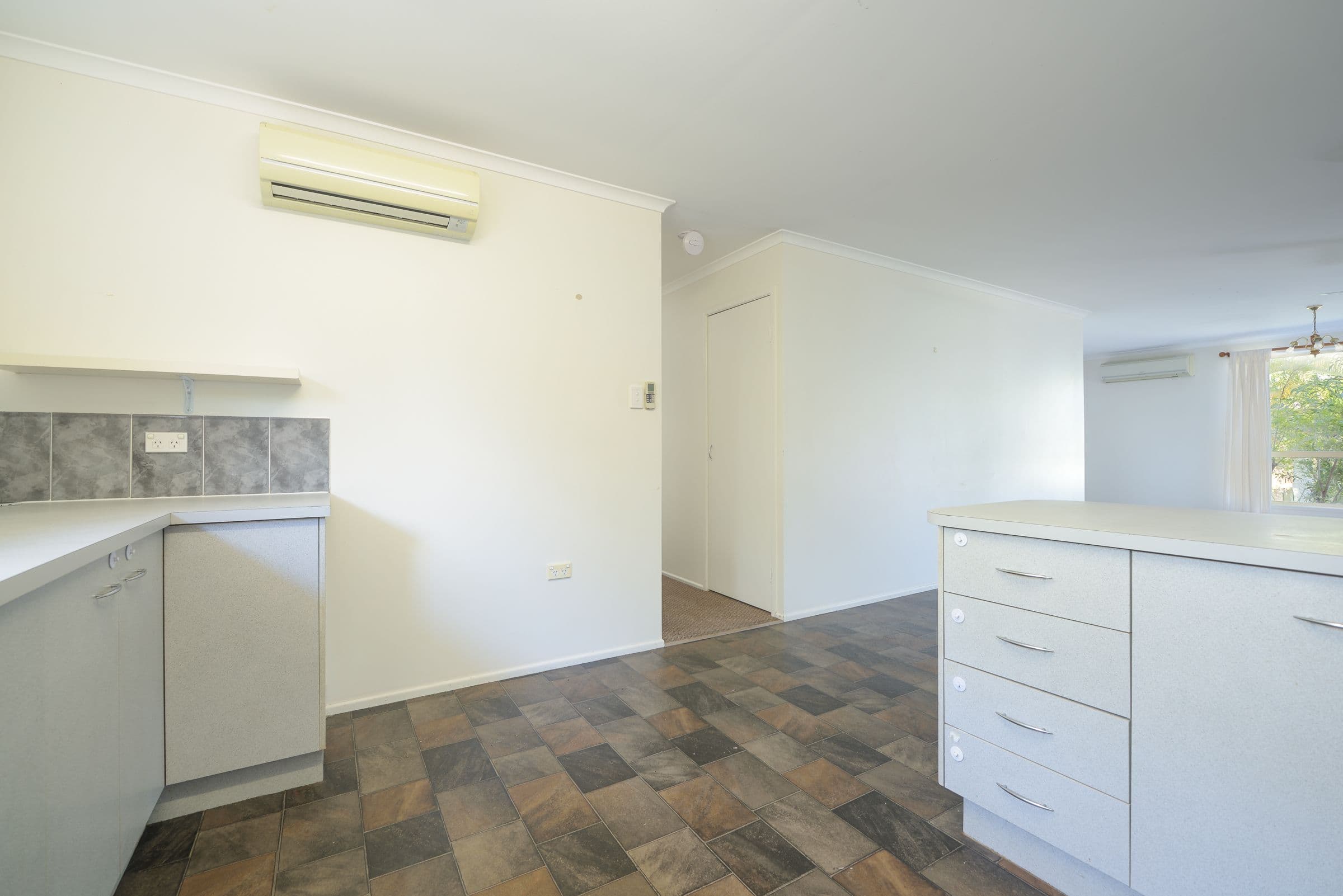 8 Carinya Drive, Clinton QLD 4680, Clinton - Thumbnail 4