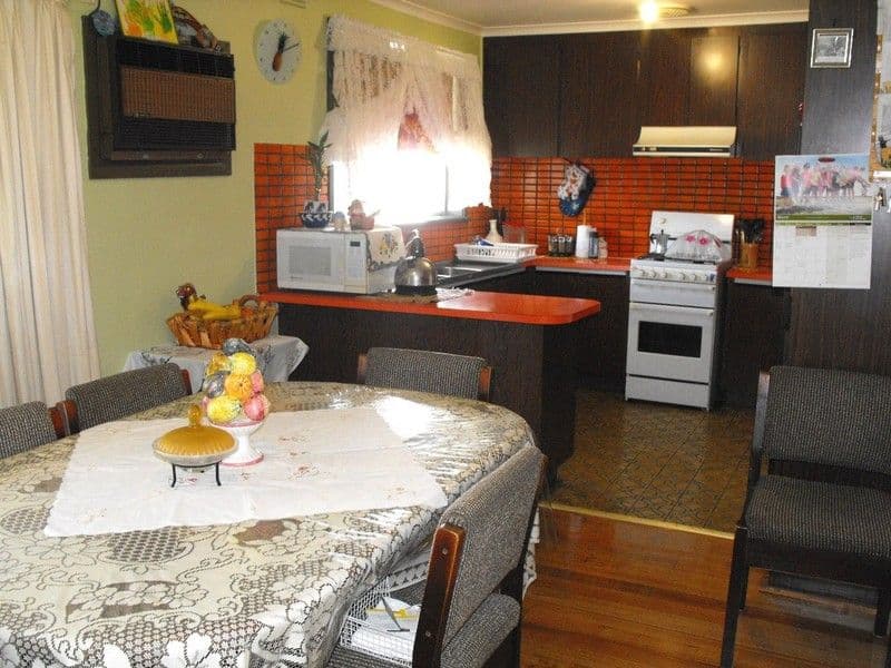 15 Cumberland Drive, THOMASTOWN VIC 3074, Thomastown - Thumbnail 2