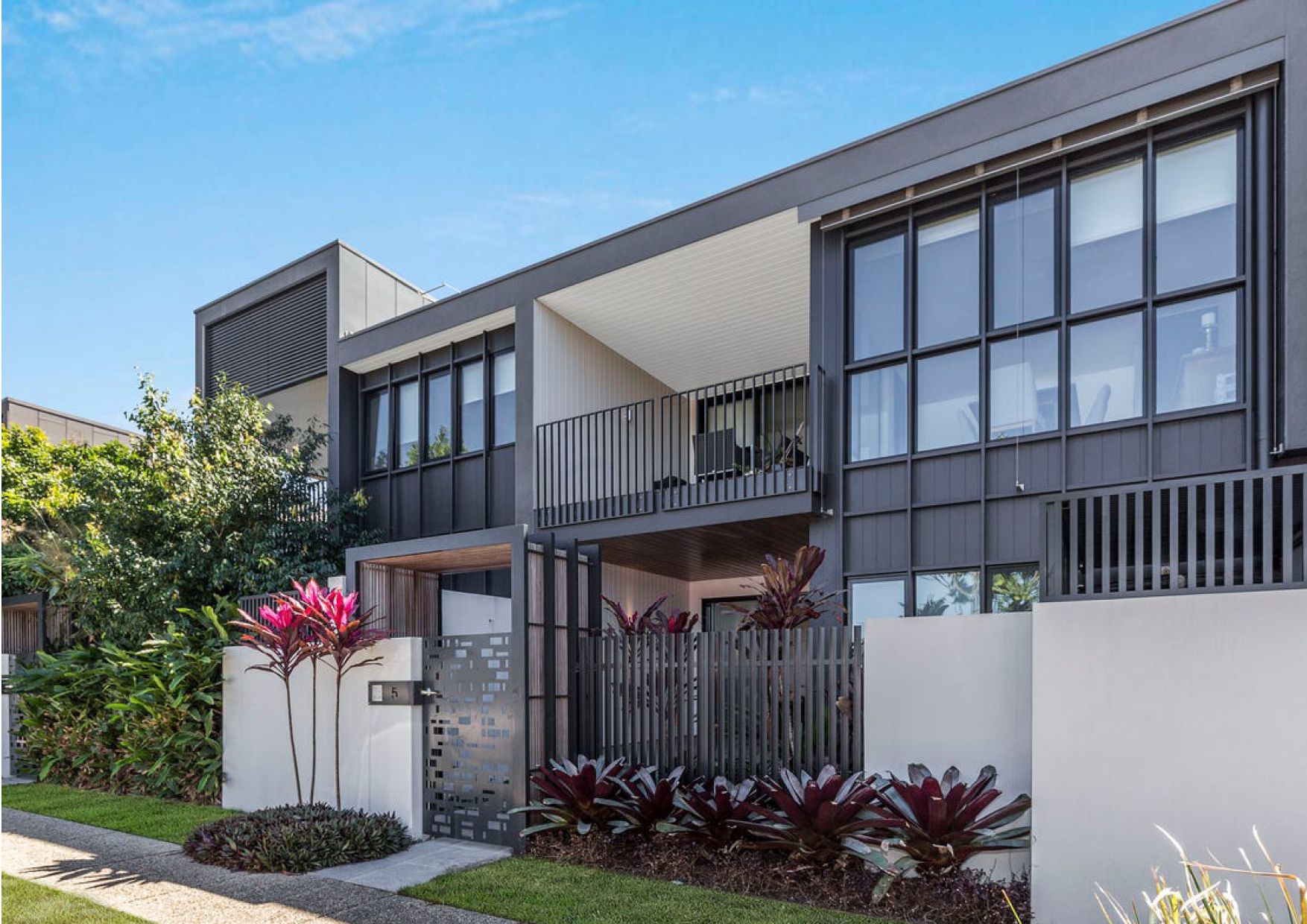 33 Parkside Circuit, Hamilton QLD 4007, Hamilton - Image 1