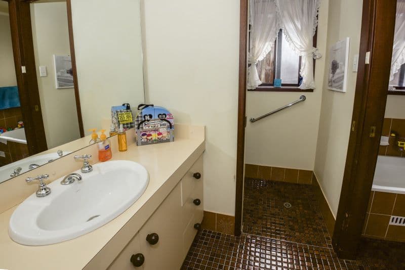 22 Samantha Crescent, Kincumber NSW 2251, Kincumber - Thumbnail 5
