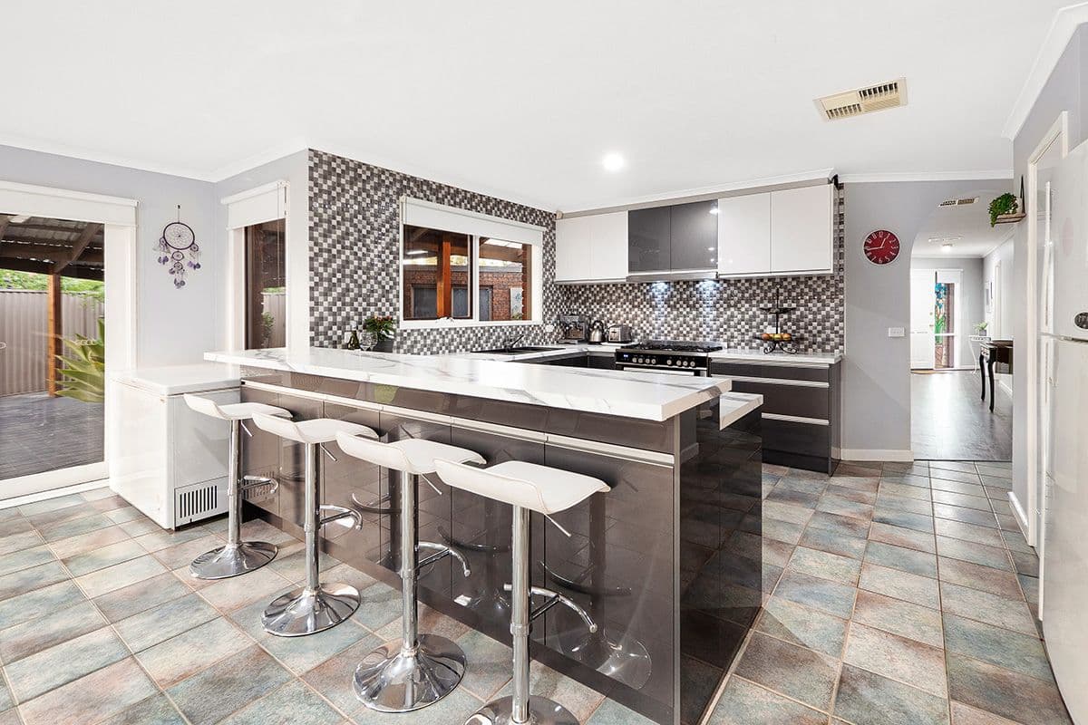 15 Cumquat Court, Cranbourne North VIC 3977, Cranbourne North - Thumbnail 2