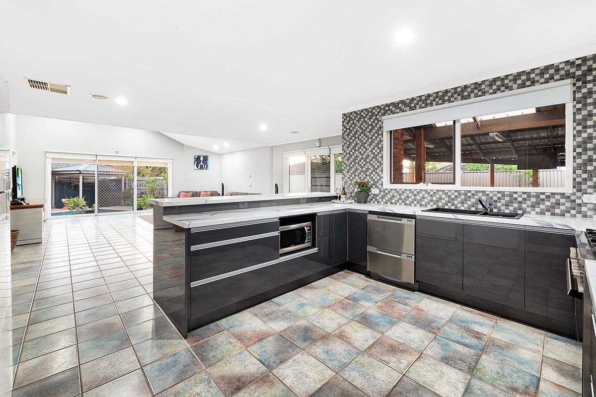 15 Cumquat Court, Cranbourne North VIC 3977, Cranbourne North - Thumbnail 5