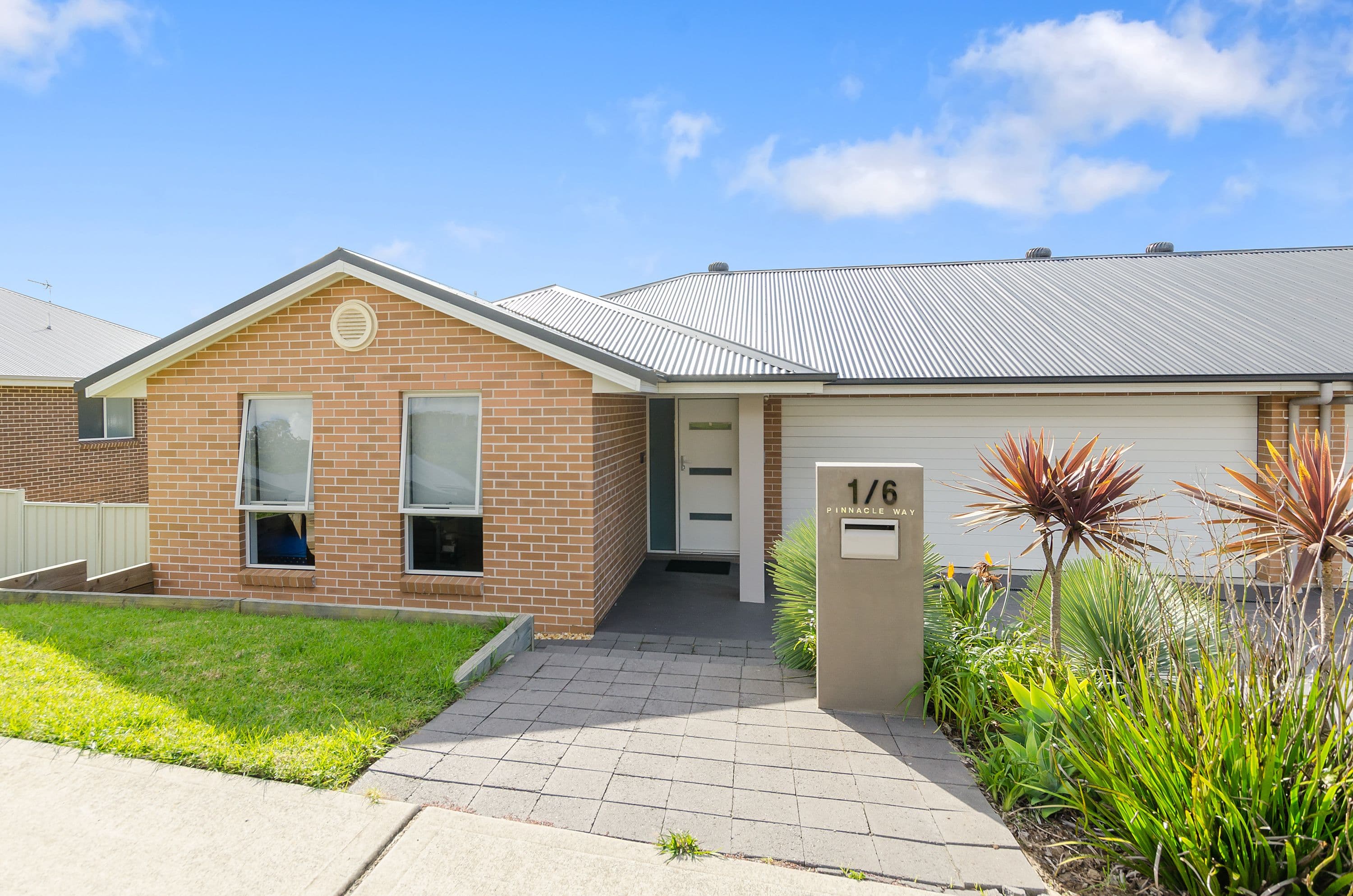 6 Pinnacle Way, Koonawarra - Image 1