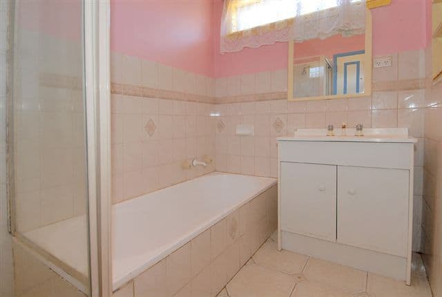 18    Mortlake Avenue, DALLAS VIC 3047, Dallas - Thumbnail 3