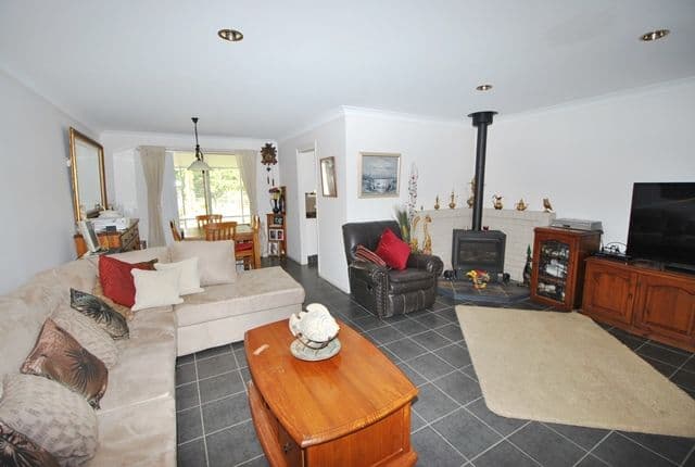 17 Lakeshore Parade, Sussex Inlet - Thumbnail 2