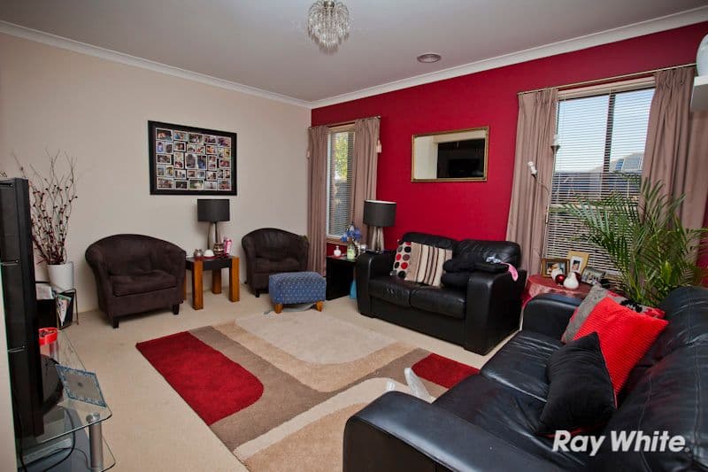 2 Britton Drive, PAKENHAM VIC 3810, Pakenham - Thumbnail 2