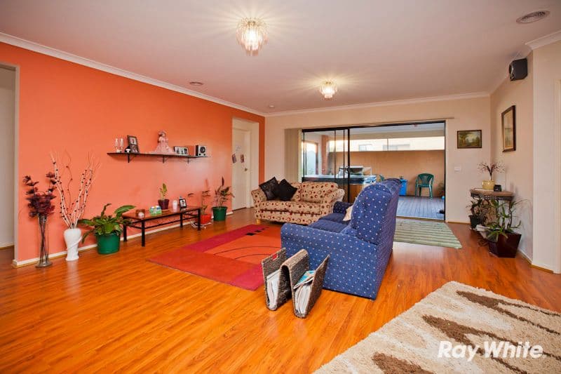 2 Britton Drive, PAKENHAM VIC 3810, Pakenham - Thumbnail 4