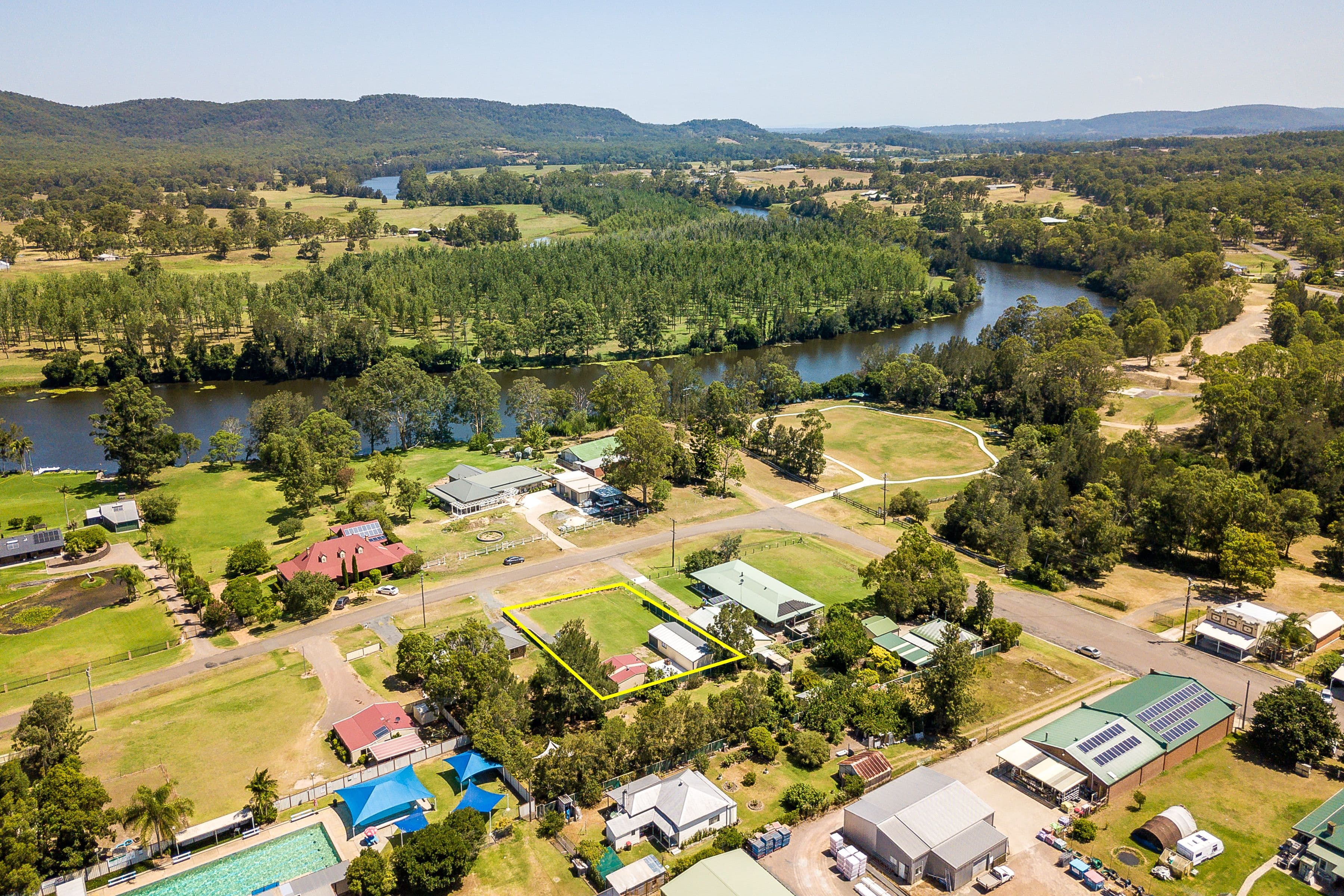 129 King Street, Clarence Town - Image 1