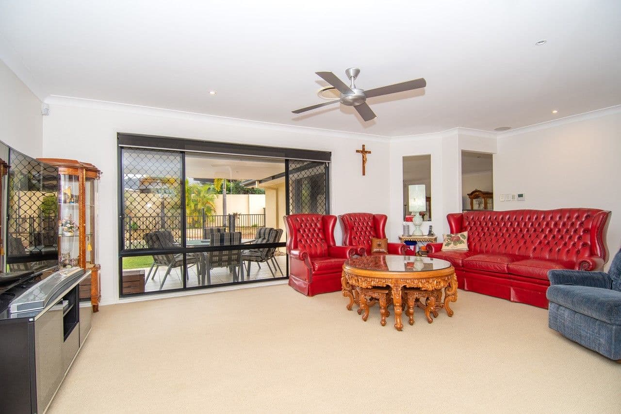 4 Eastbourne Chase, Arundel QLD 4214, Arundel - Thumbnail 5