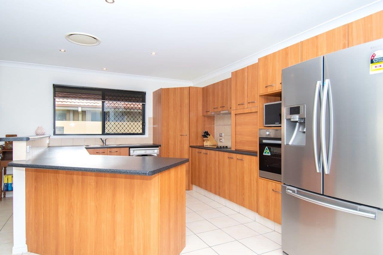 4 Eastbourne Chase, Arundel QLD 4214, Arundel - Thumbnail 6