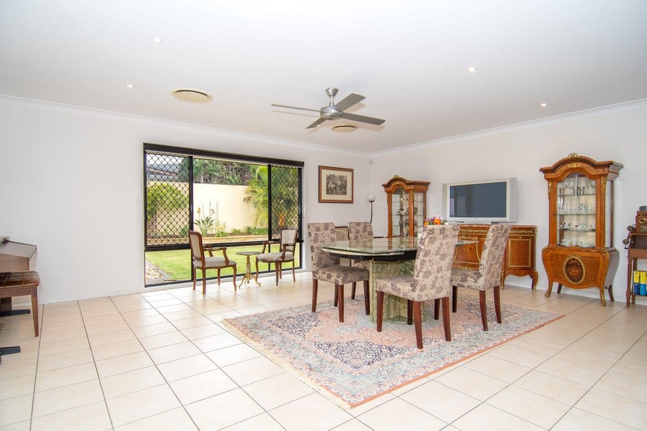 4 Eastbourne Chase, Arundel QLD 4214, Arundel - Thumbnail 8