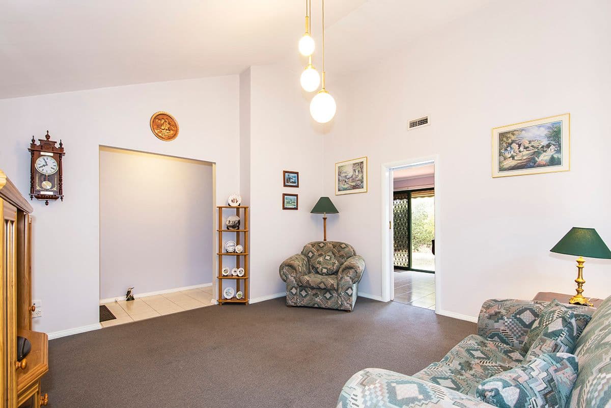 75 Grenda Drive, Mill Park VIC 3082, Mill Park - Thumbnail 3