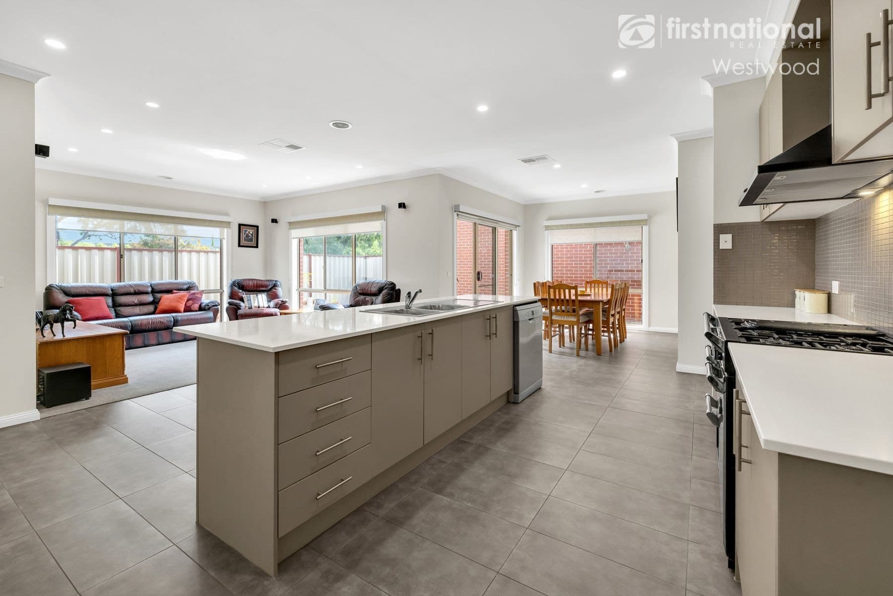 136 Werribee Street North, Werribee VIC 3030, Werribee - Thumbnail 2