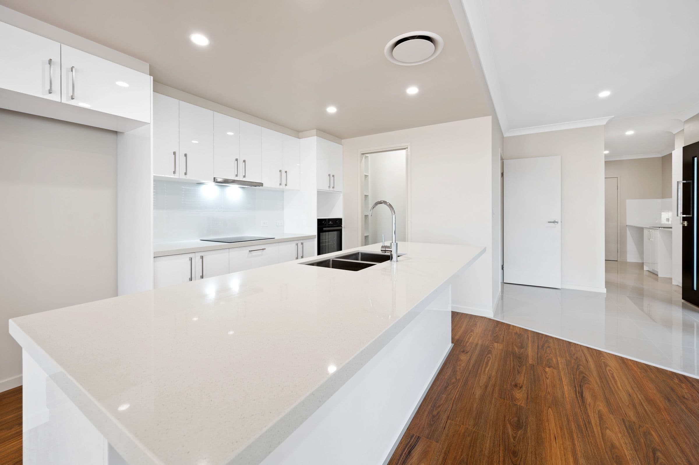 23 Cawthray Street, Biggera Waters QLD 4216, Biggera Waters - Thumbnail 3