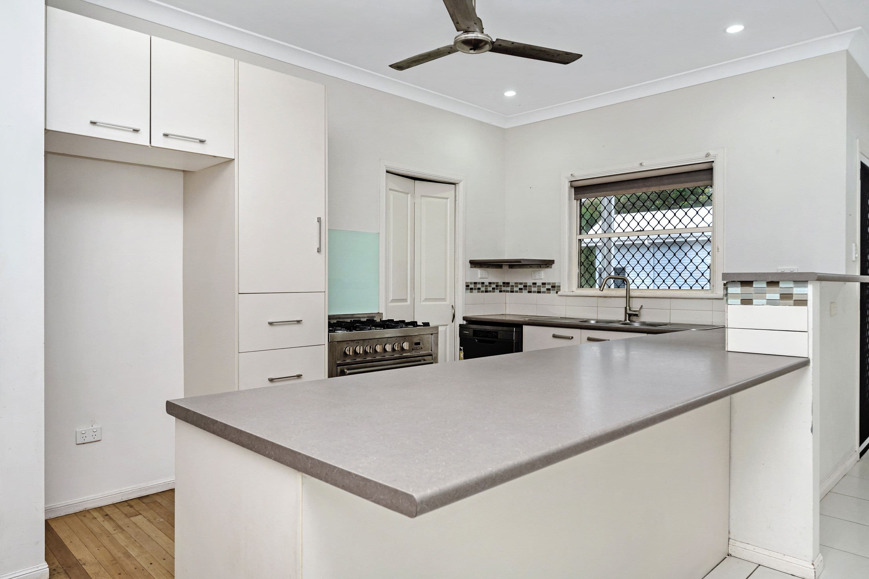 11 Batavia Street, Pimlico QLD 4812, Pimlico - Thumbnail 4