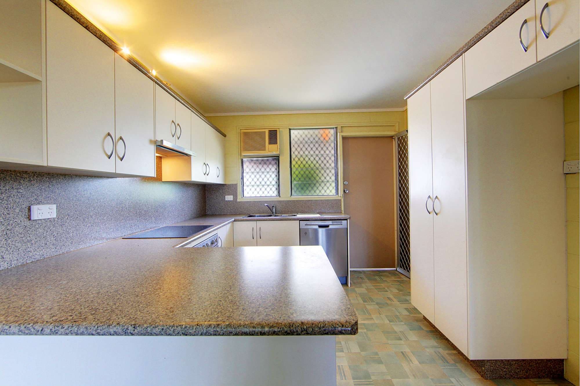18 Love Lane, MUNDINGBURRA QLD 4812, Mundingburra - Thumbnail 2