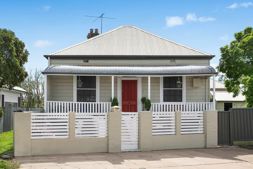 5 Carrington Street, Horseshoe Bend - Image 1
