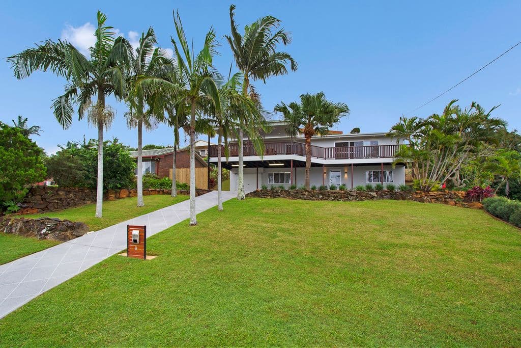 9 Bimbadeen Avenue, Banora Point NSW 2486, Banora Point - Image 1
