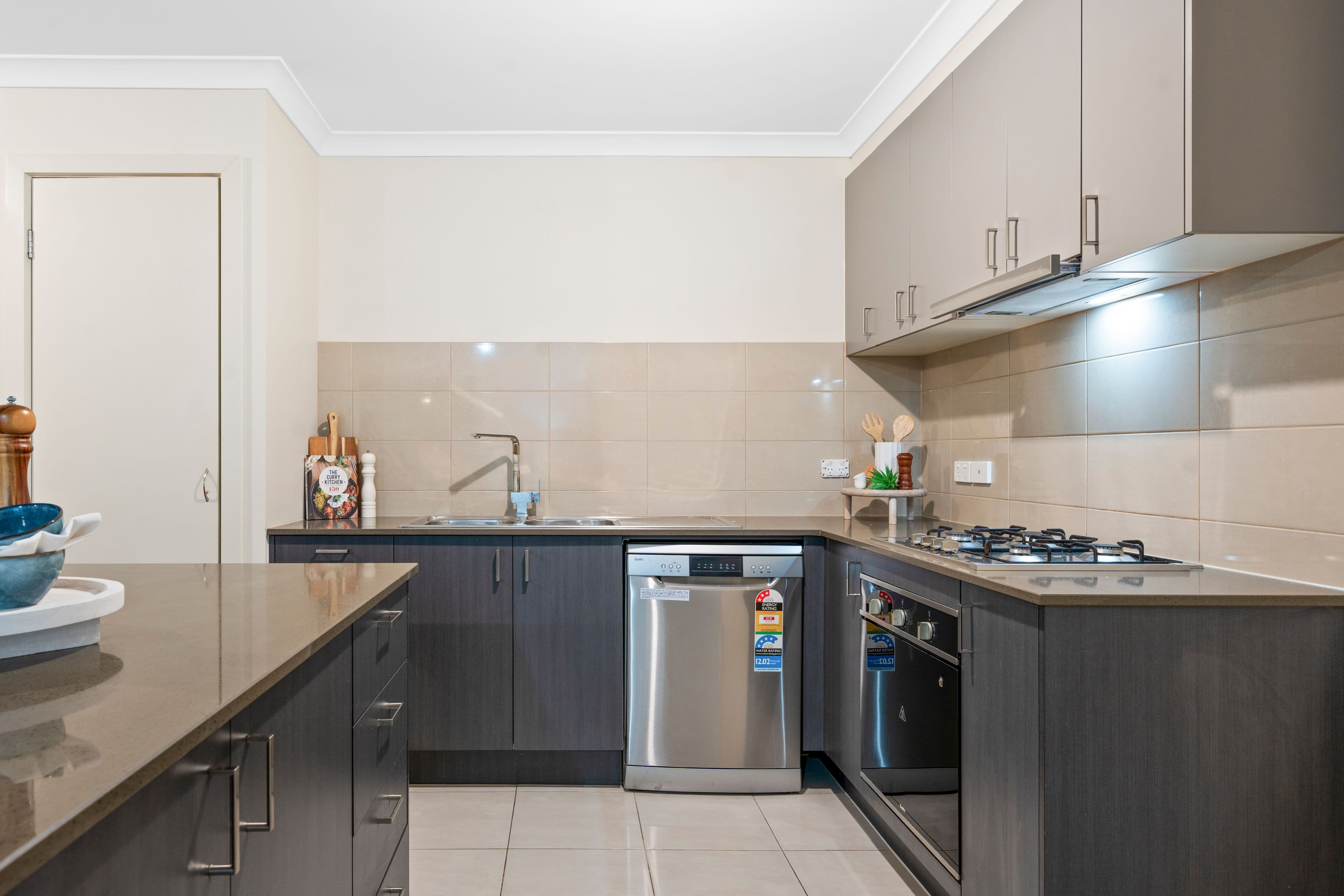 25 Orleana Way, Clyde North VIC 3978, Clyde North - Thumbnail 4