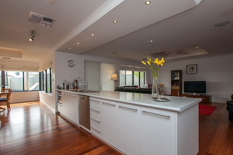 4 Waterhead Road, WAIKIKI WA 6169, Waikiki - Thumbnail 2