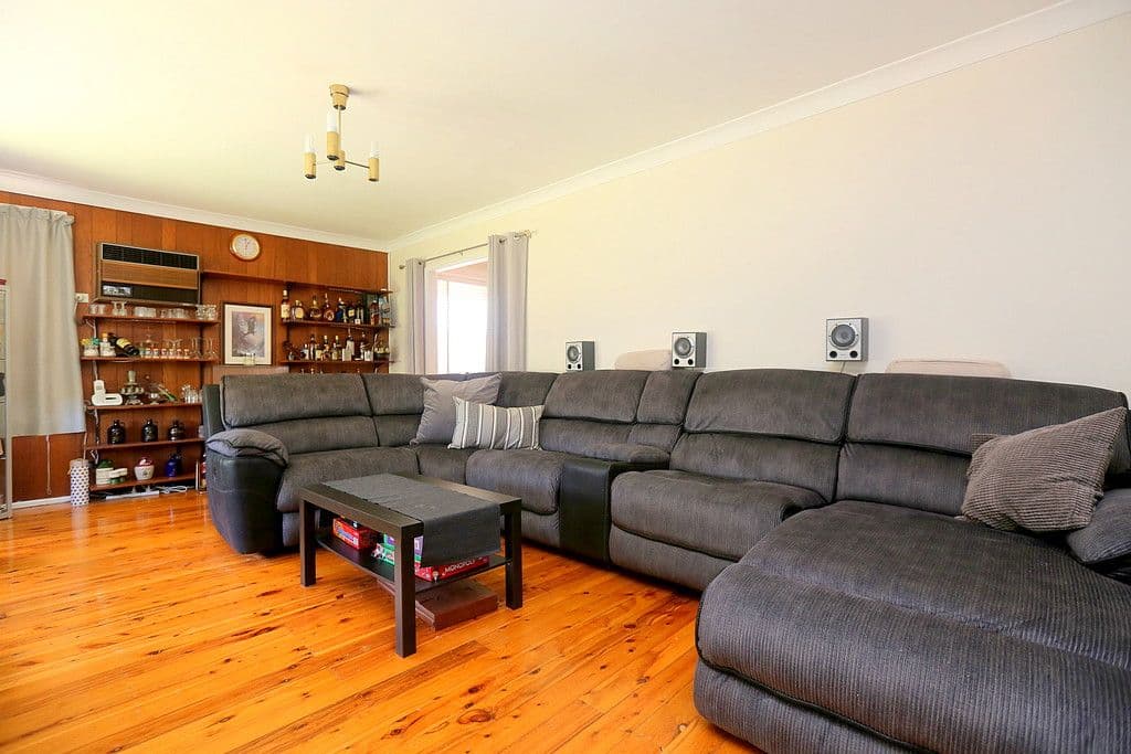 142 Flinders Road, Georges Hall - Thumbnail 2