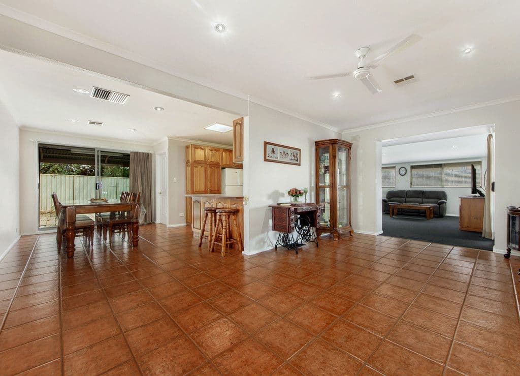 6 Shalimar Place, Melton West VIC 3337, Melton West - Thumbnail 2