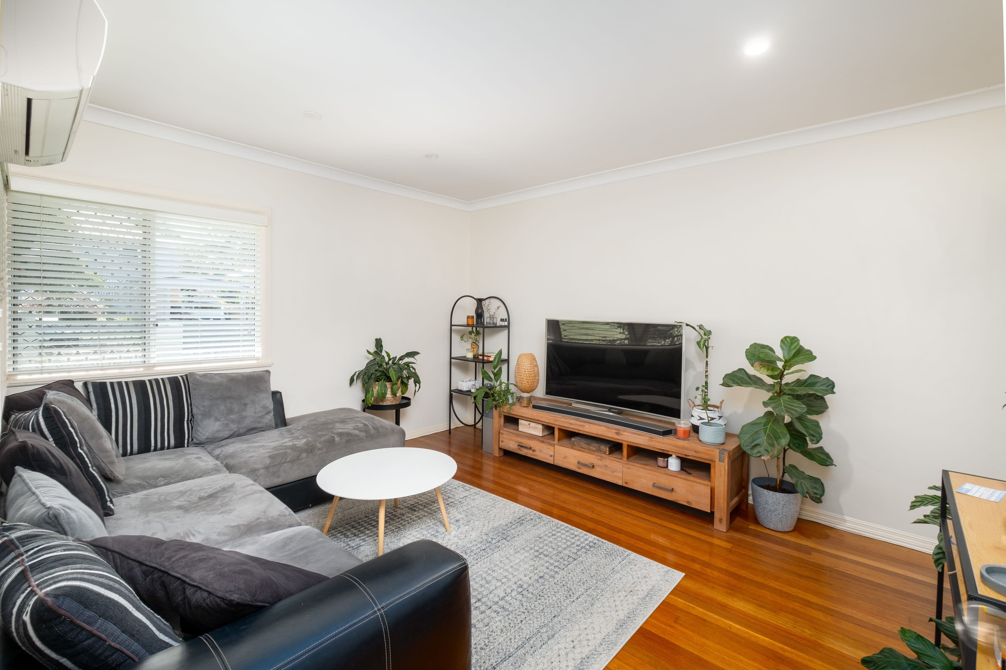15 Oakfield Street, Mount Gravatt East QLD 4122, Mount Gravatt East - Thumbnail 2