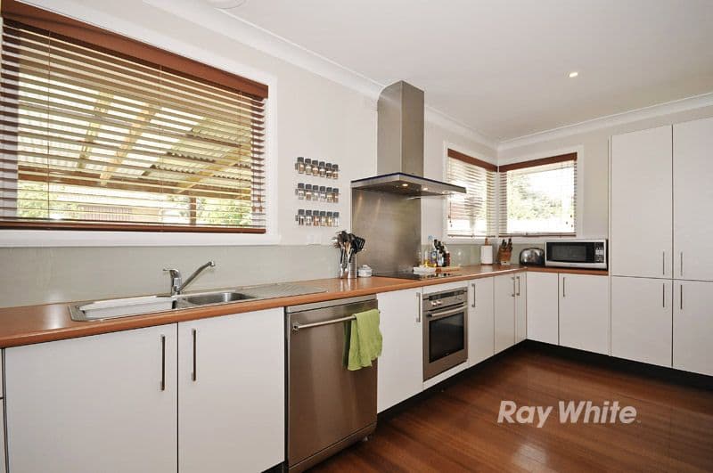 15 English Avenue, SCORESBY VIC 3179, Scoresby - Thumbnail 2