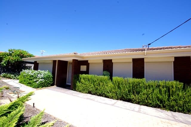 22 Burgland Drive, GIRRAWHEEN WA 6064, Girrawheen - Thumbnail 3