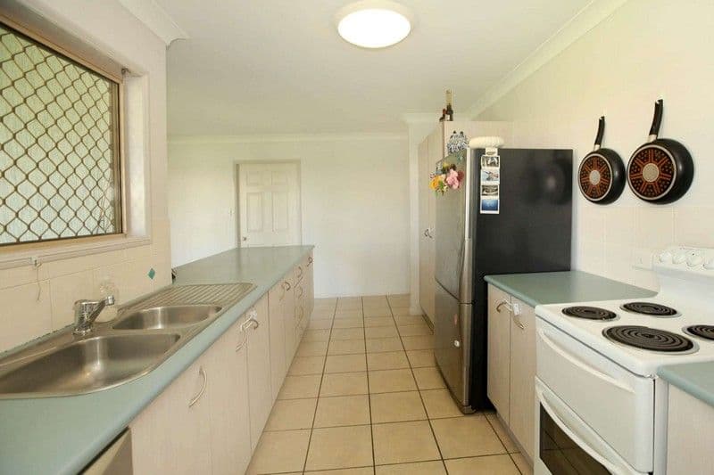 12 Crestbrook Drive, MOUNT LOUISA QLD 4814, Mount Louisa - Thumbnail 2
