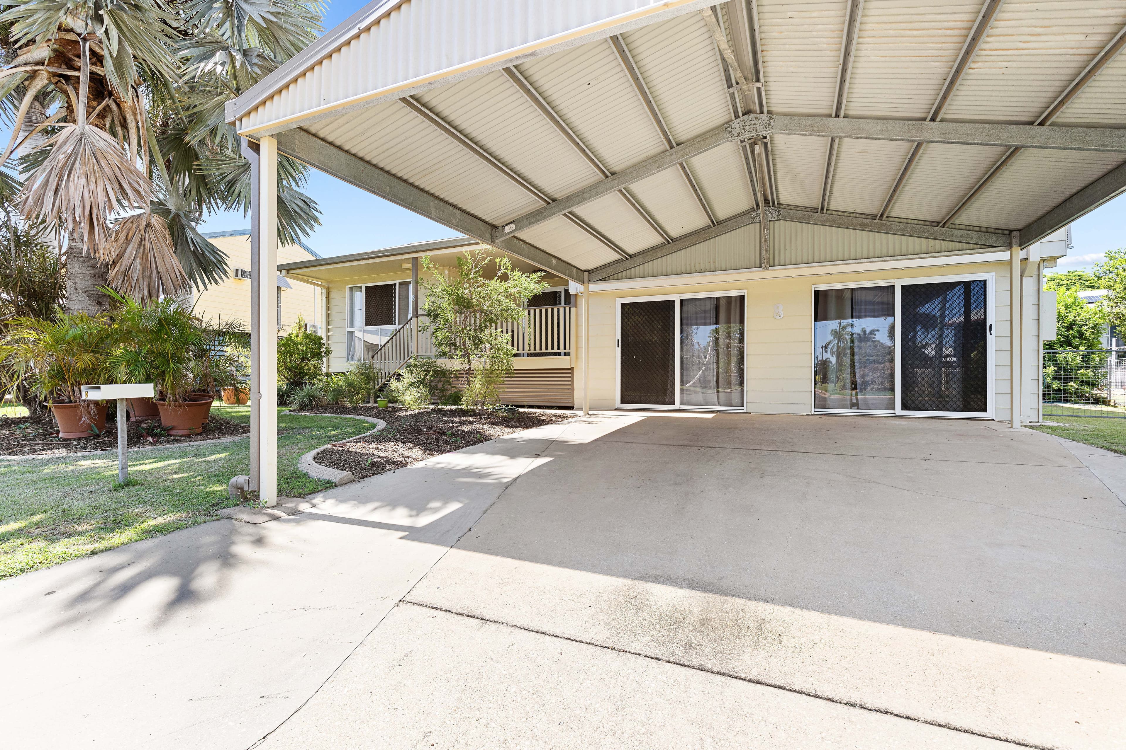 8 Colleen Avenue, Emerald QLD 4720, Emerald - Thumbnail 2