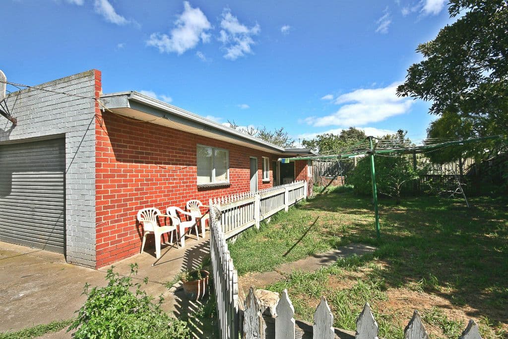 13 Avondale Avenue, ST ALBANS VIC 3021, St Albans - Thumbnail 2