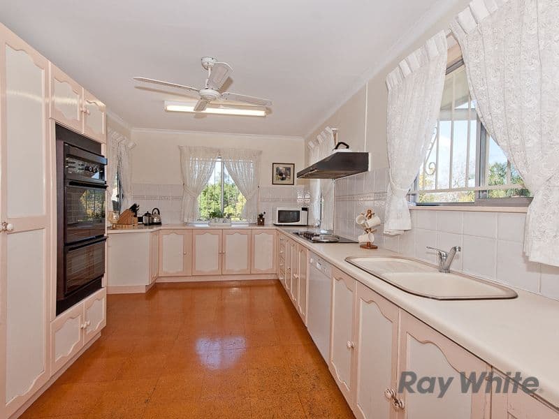 19 Leawarra Crescent, Ferny Hills QLD 4055, Ferny Hills - Thumbnail 4