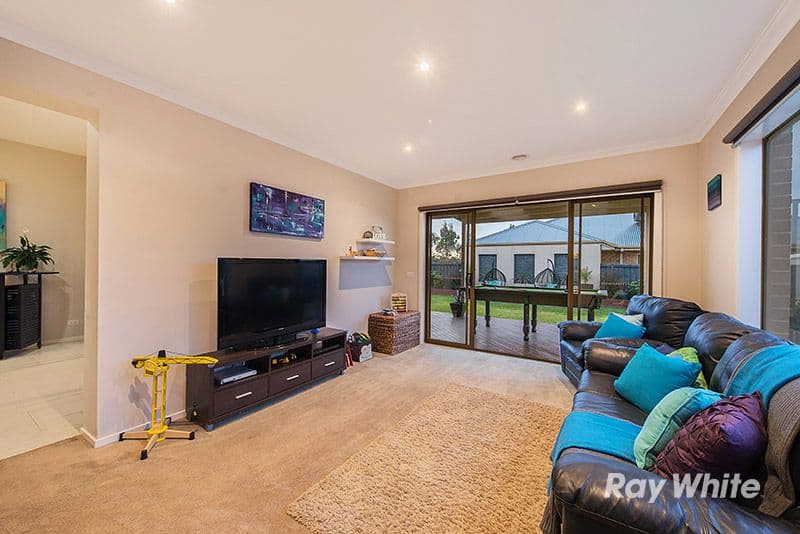 2 Thunderbolt Drive, Cranbourne East VIC 3977, Cranbourne East - Thumbnail 5