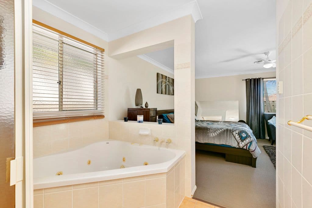 7 Tawanga Close, Pacific Pines QLD 4211, Pacific Pines - Thumbnail 7
