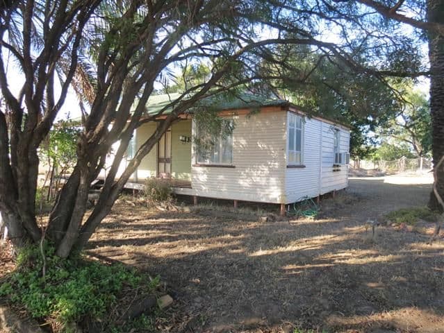 14 Rae Street, ROMA QLD 4455, Roma - Thumbnail 2
