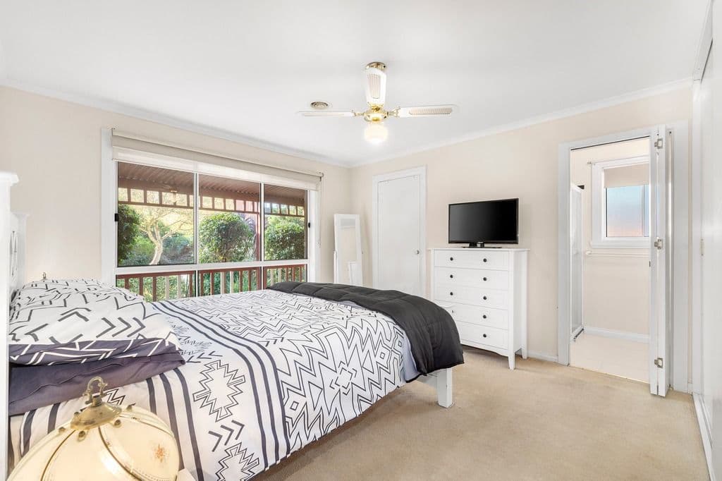 8 Laurina Turn, Mill Park VIC 3082, Mill Park - Thumbnail 7