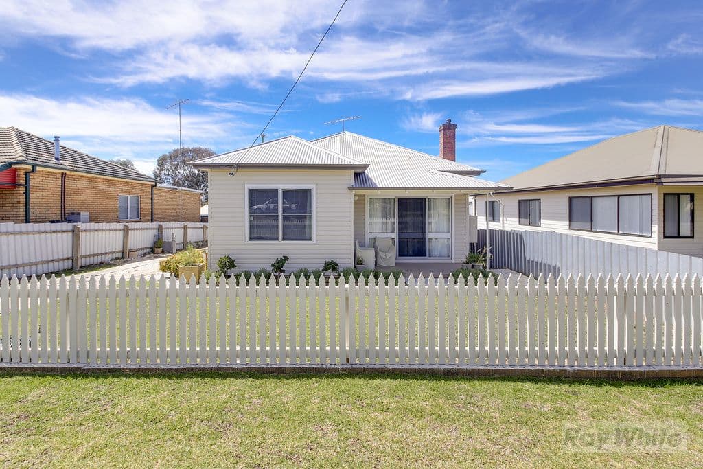 11 Robinson Street, Goulburn - Image 1