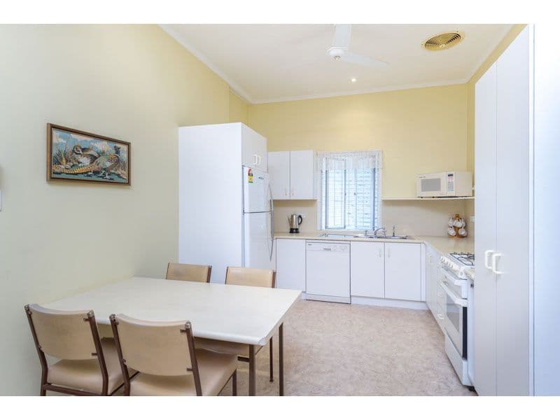 20 Dunrobin Street, Shepparton, Shepparton - Thumbnail 3