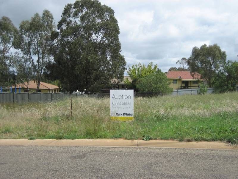 22 Pineview Circuit, YOUNG NSW 2594, Young - Thumbnail 2