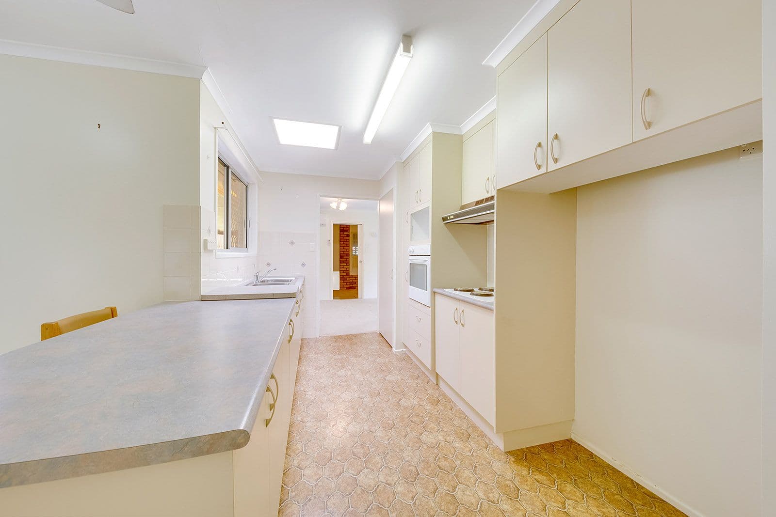 6 Atholl Court, Kin Kora QLD 4680, Kin Kora - Thumbnail 3