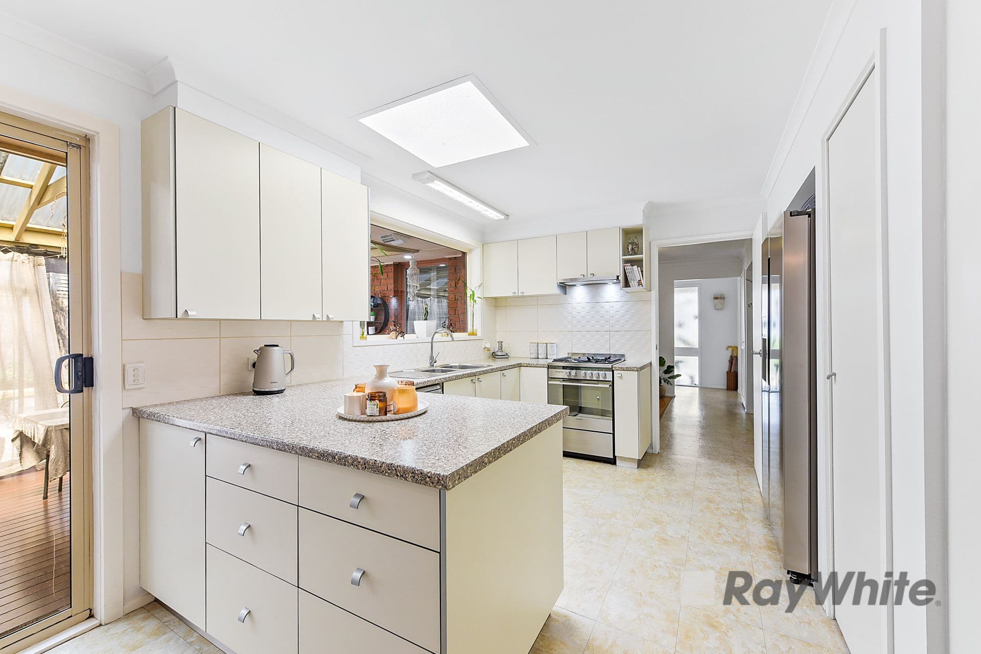 3 ISAAC SMITH Crescent, Endeavour Hills VIC 3802, Endeavour Hills - Thumbnail 5