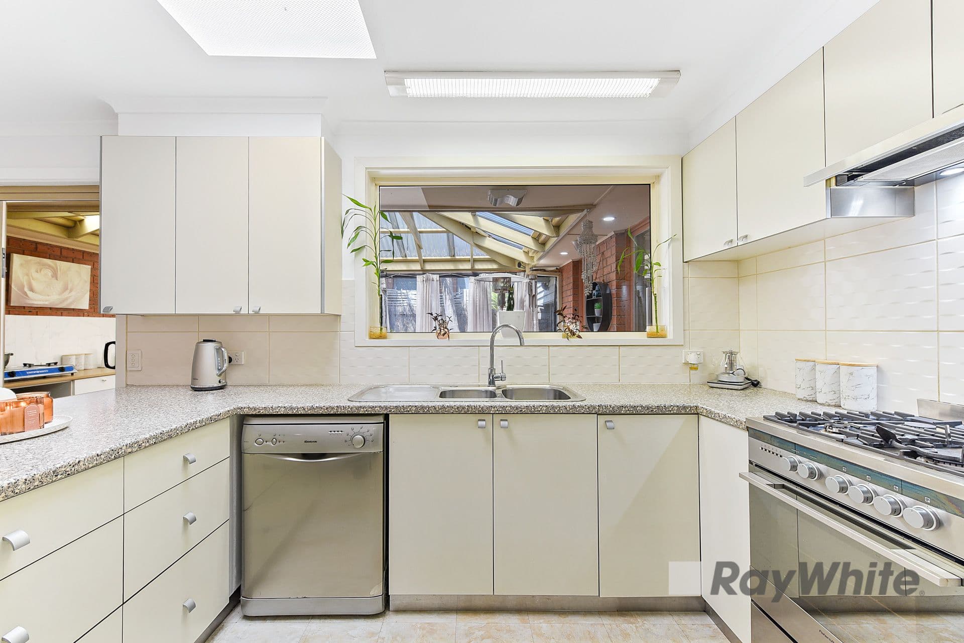 3 ISAAC SMITH Crescent, Endeavour Hills VIC 3802, Endeavour Hills - Thumbnail 6