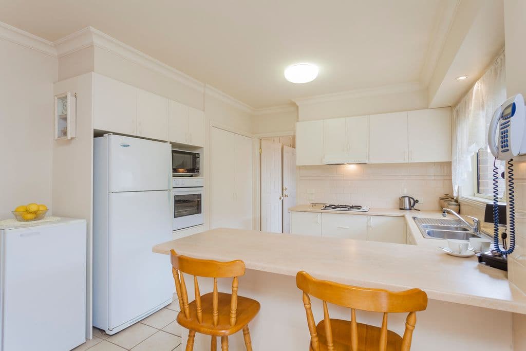 10 Meadowvale Drive, GROVEDALE VIC 3216, Grovedale - Thumbnail 4