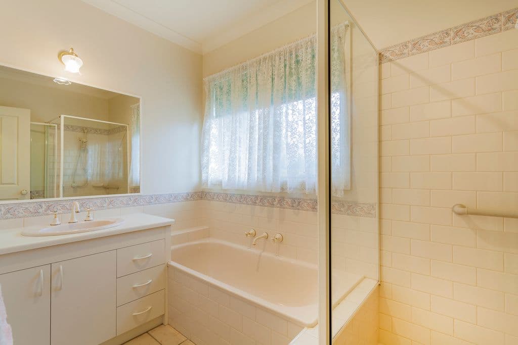10 Meadowvale Drive, GROVEDALE VIC 3216, Grovedale - Thumbnail 6